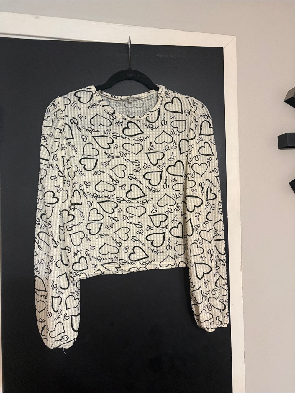 Papaya sz lg. Women's Black & White Heart Print Long Sleeve Top